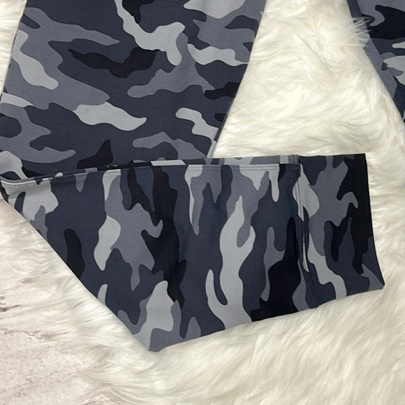PINK ACTIVE GRAY CAMOUFLAGE LEGGINGS - Picture 5 of 6